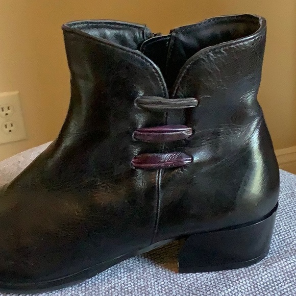 Canal Grande Leather Boots - Picture 6 of 8